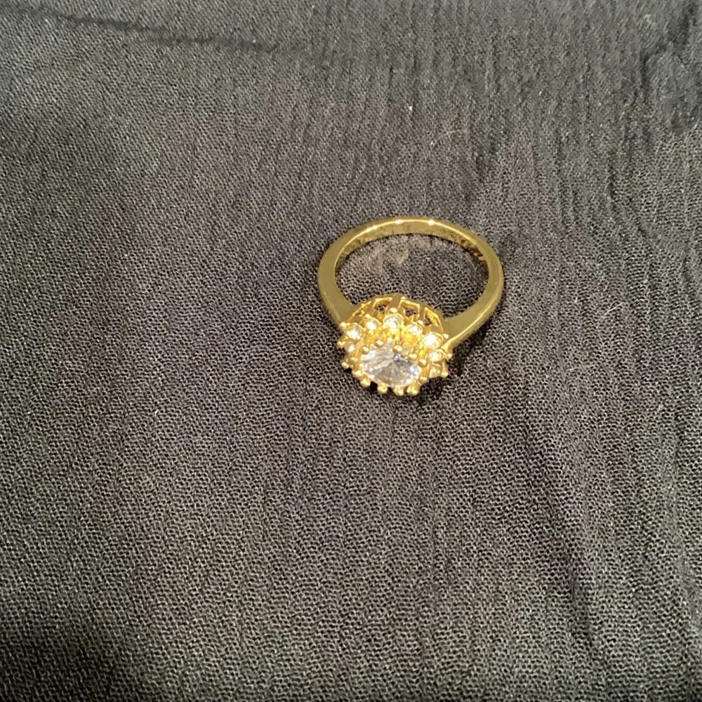 Elegant Gold and Silver Women's Ring. 1-D - Picture 4 of 4